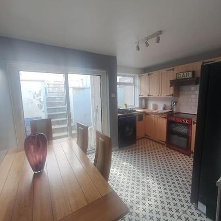 Guardian View Villa Abertillery ภายนอก รูปภาพ