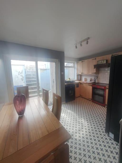Guardian View Villa Abertillery ภายนอก รูปภาพ